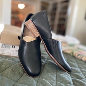 Clarks women’s leather Juliet palm black shoes NIB